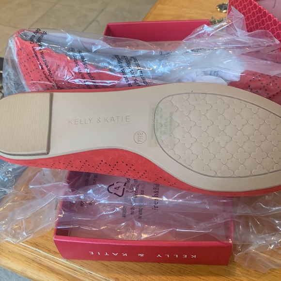 Kelly & Katie Suede shoes new in box never worn. - Picture 5 of 6